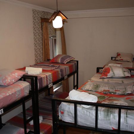 Holiday House バトゥーミ エクステリア 写真