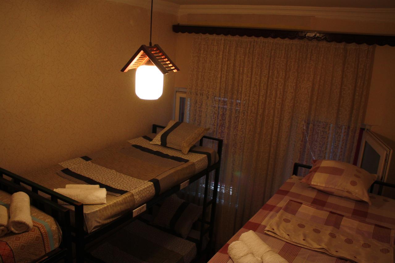 Holiday House バトゥーミ エクステリア 写真